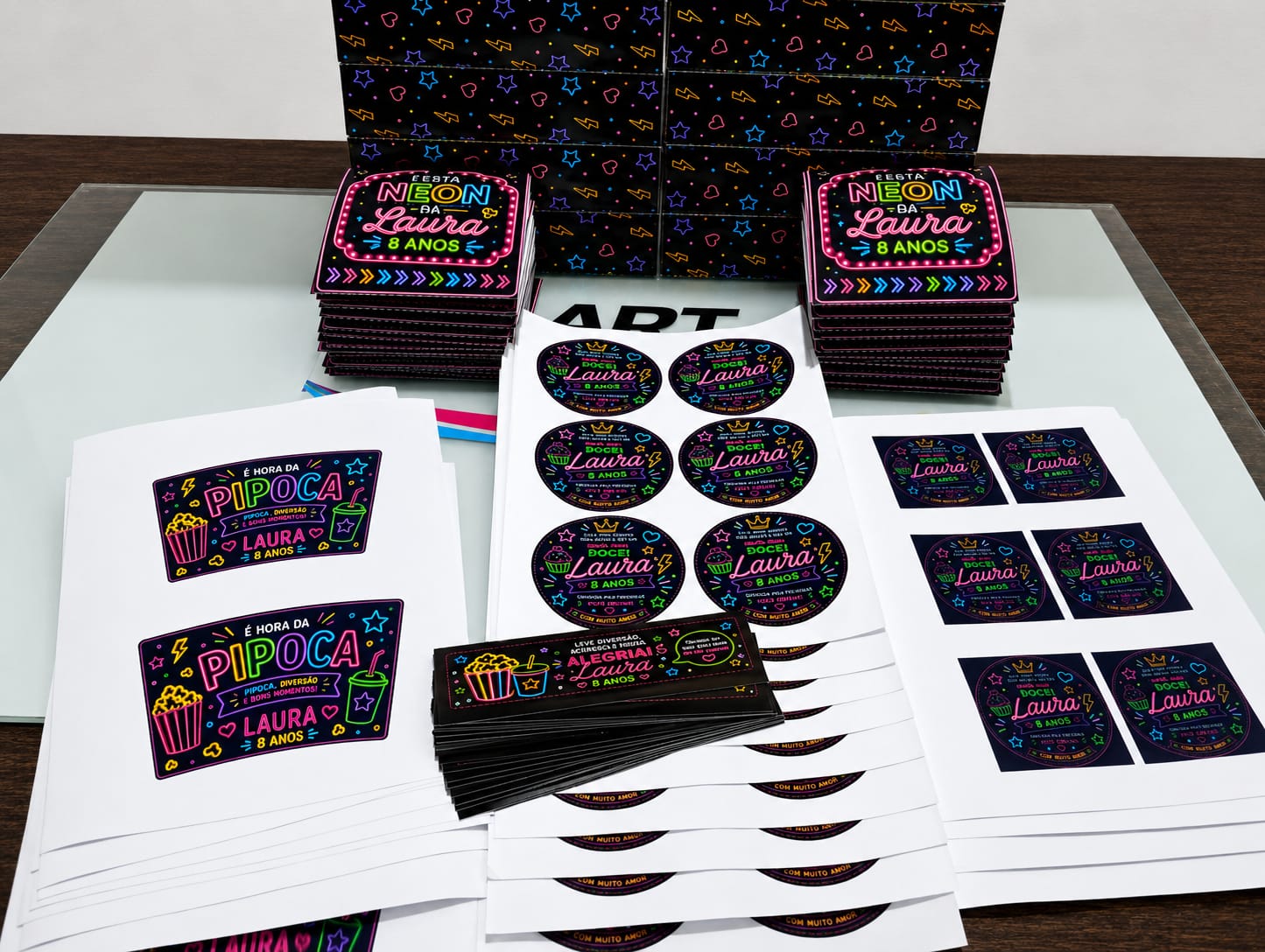 Adesivos cortados personalizados produzidos pela ART Brother